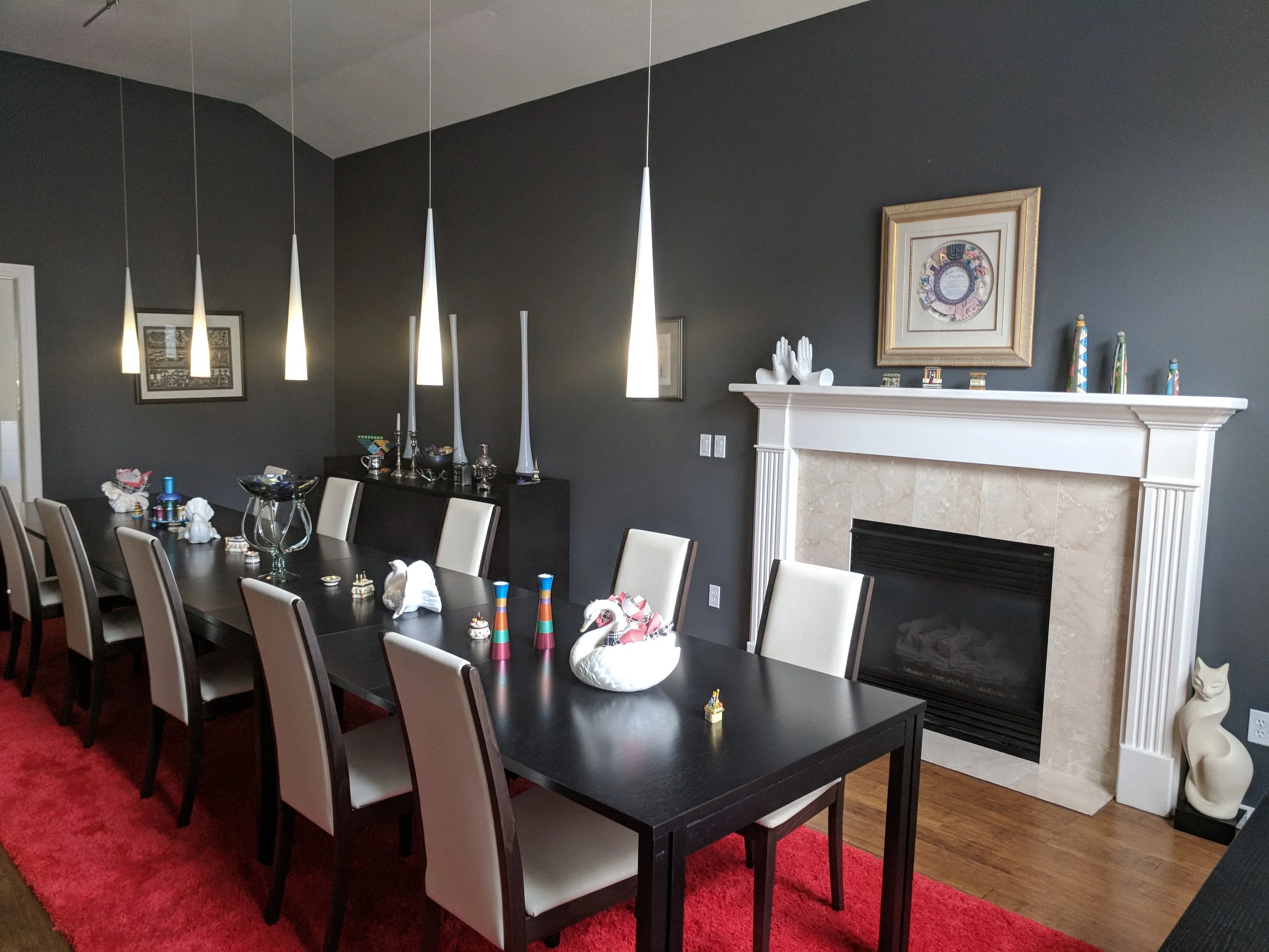 Dinning room table with beautiful wall colors and a red rug